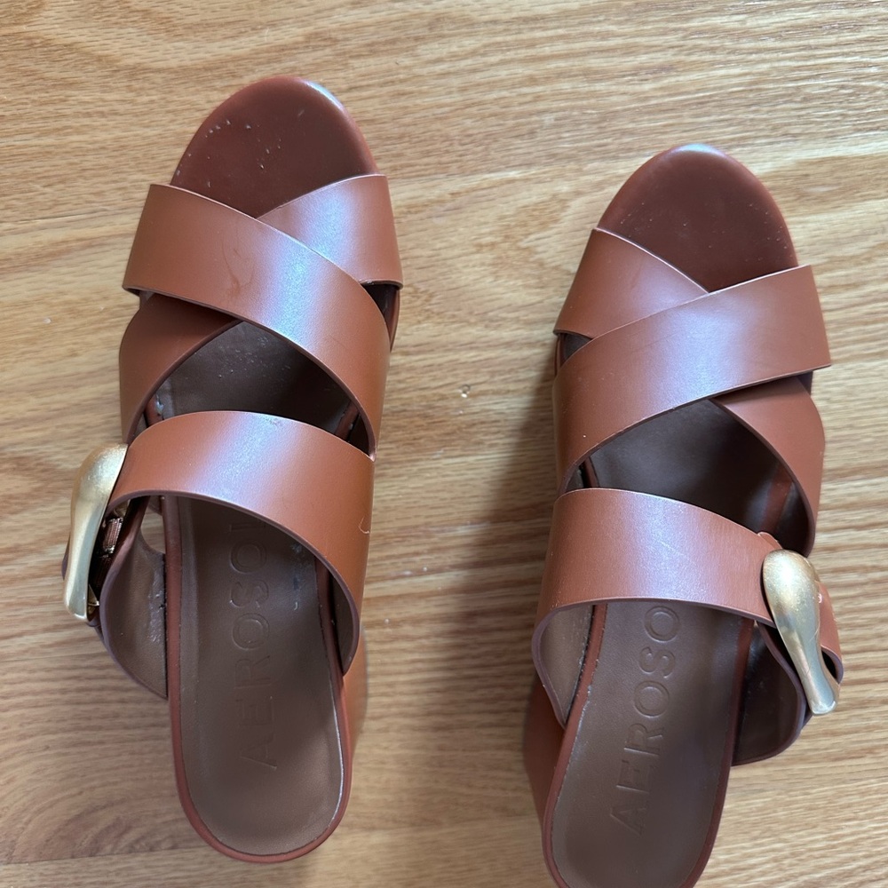 AEROSOLES Women's Tan Cross-Strap Sandals